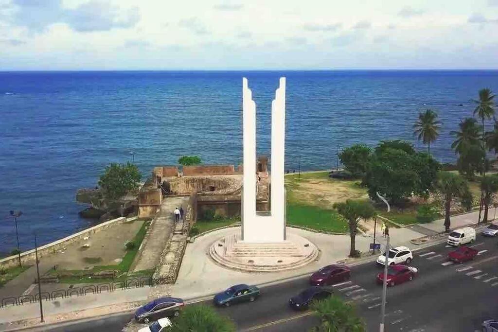 Cerca Del Mar, Obelisco Hembra Y Zona Colonial Santo Domingo Bagian luar foto